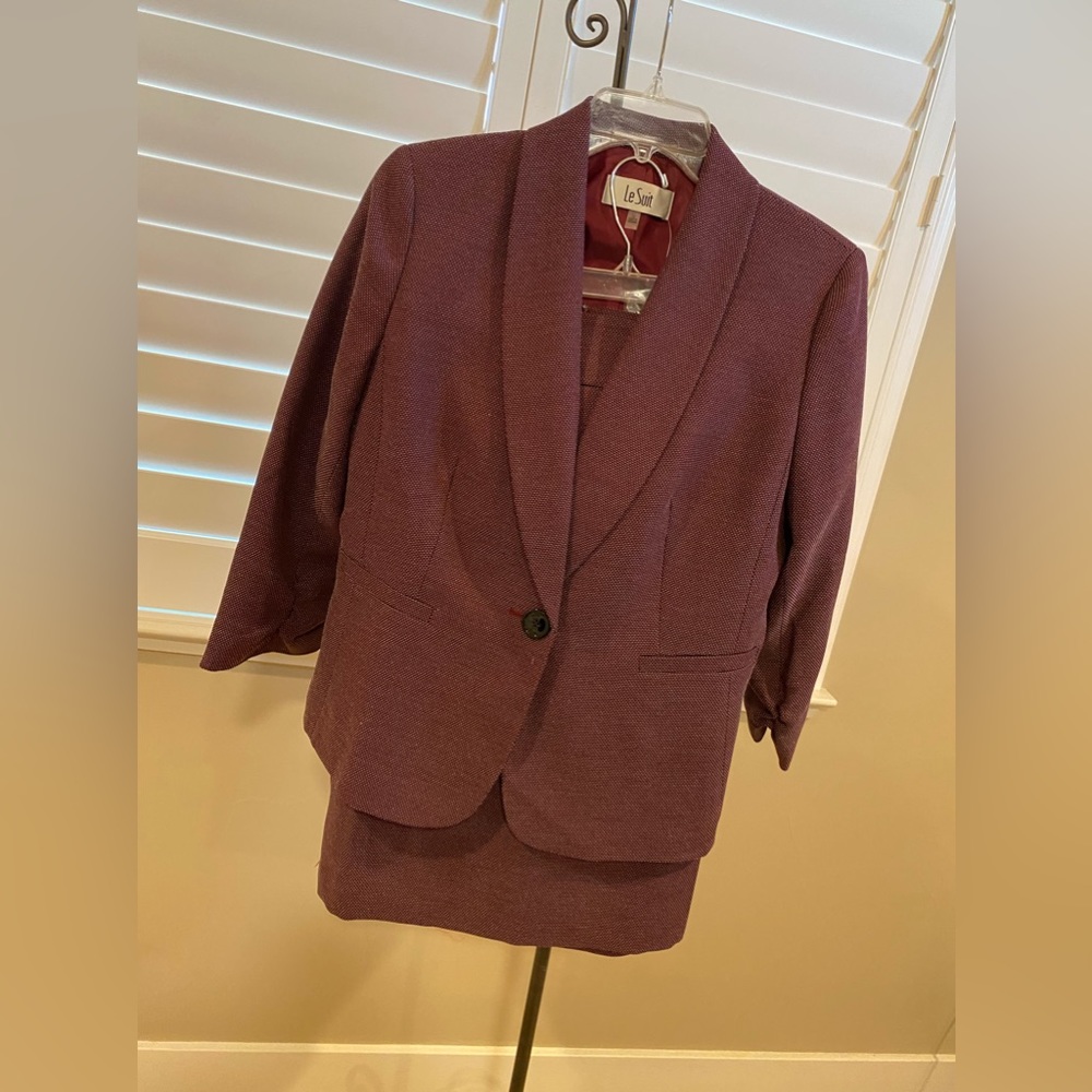 NWT Le Suit Skirt Suit